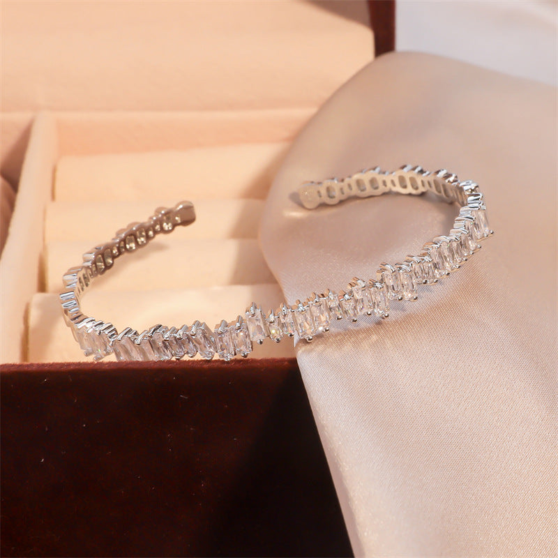 Geometric Irregular Zircon Star Bracelet for Women – Elegant Minimal Sparkle Jewelry