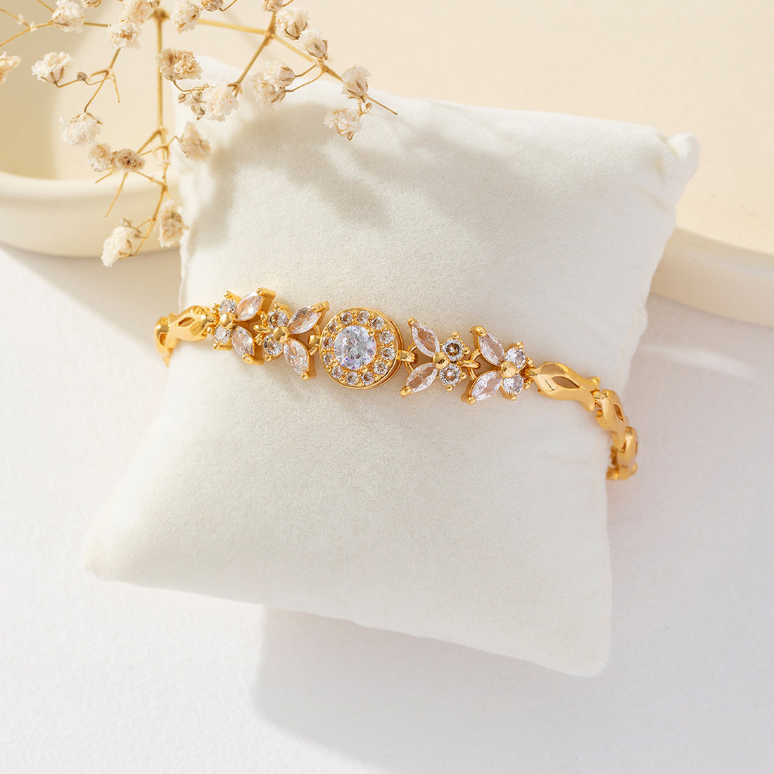 Stylish Minimalist Alloy Bracelet for Women – Elegant Everyday Jewelry